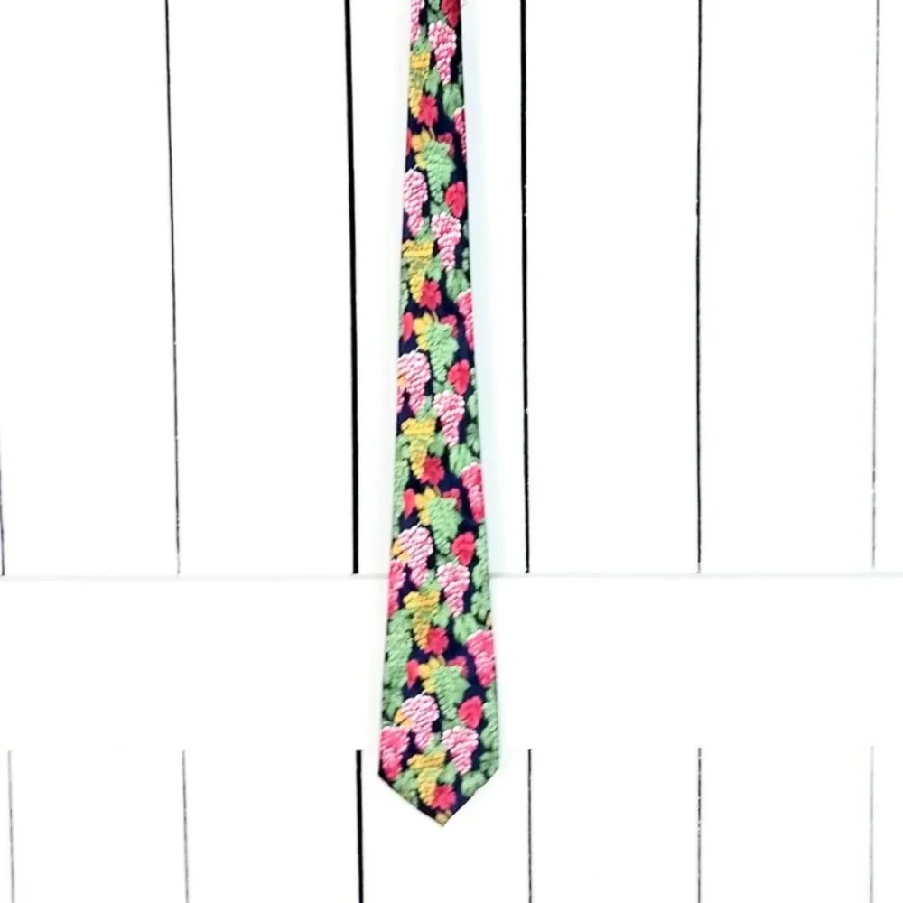 Vintage wine/grapevine necktie - Picture 1 of 4